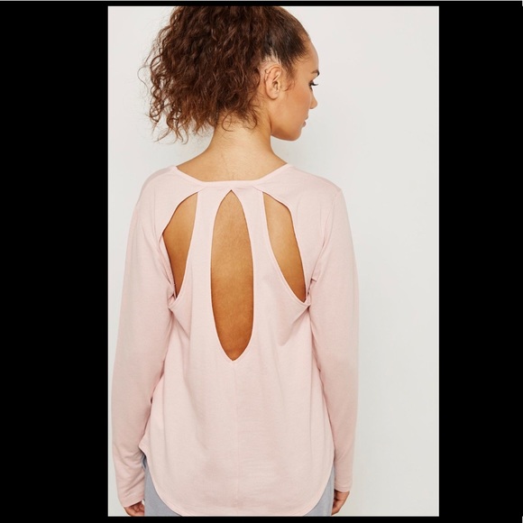 Under Armour Tops - 🌸2 for $30🌸 women’s under Armour long sleeve